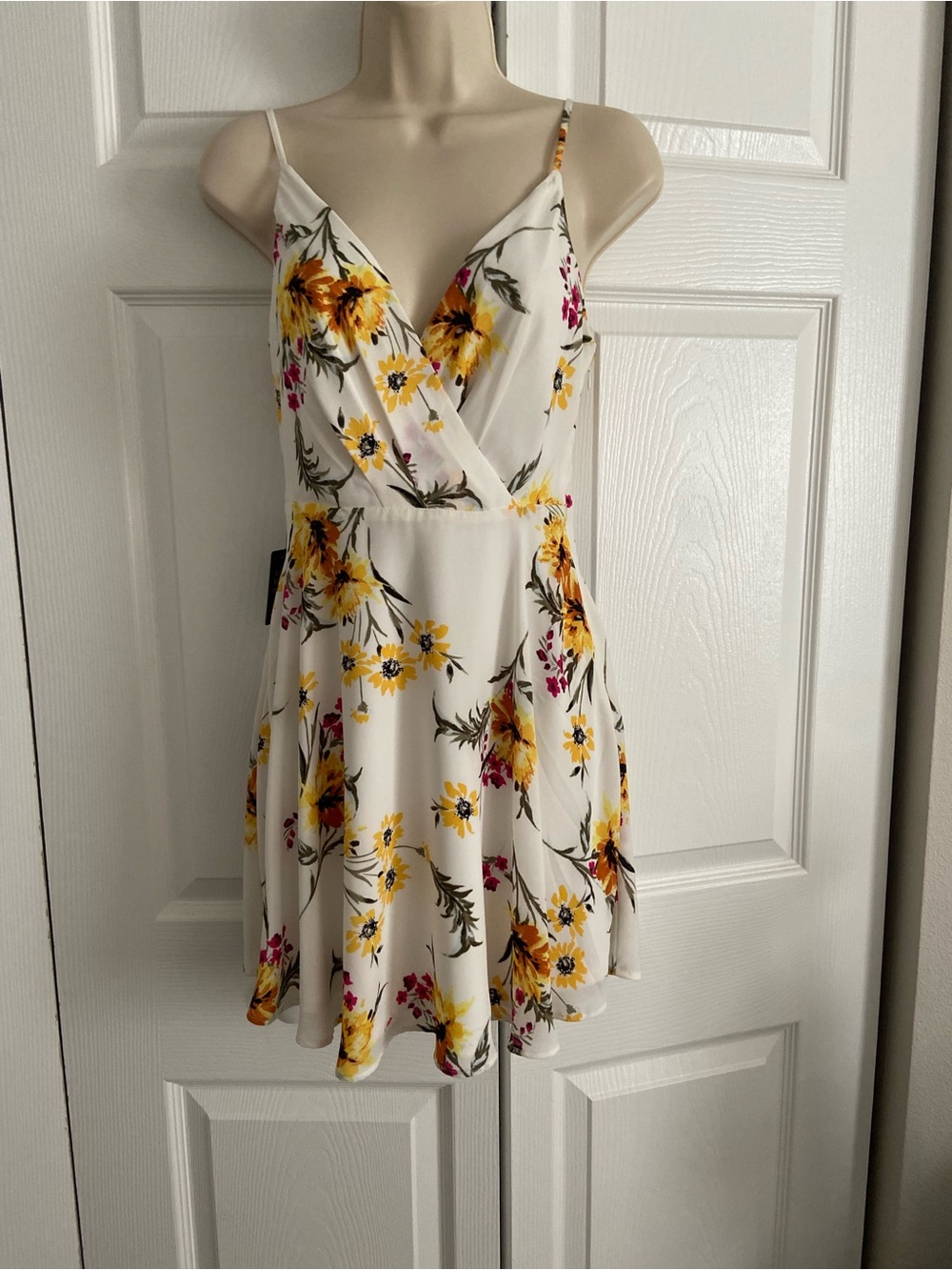 Express White Floral Spaghetti Strap Sundress with Yellow Flowers